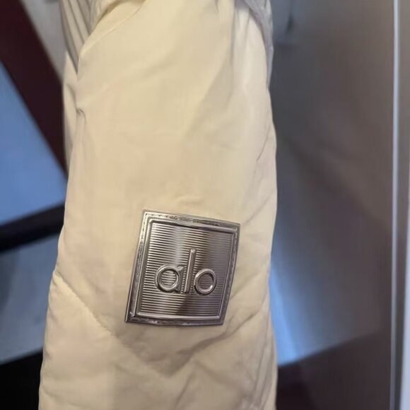 Alo Yoga Glacier Puffer Size s - Picture 3 of 4